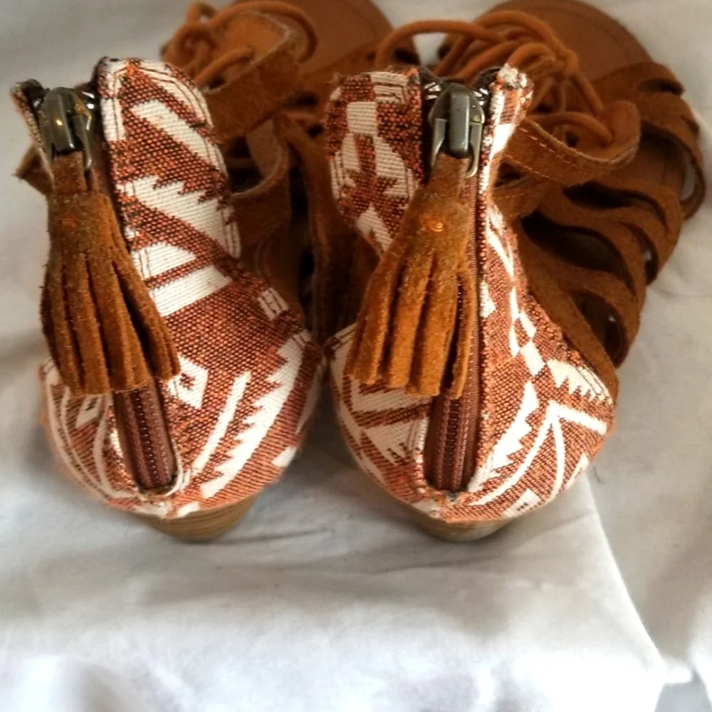 Minnetonka womens brown suede leather lace up sandal size 6 - Picture 3 of 7